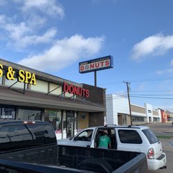 Dandy Donuts - Sign and front of Dandy Donuts in strip mall.