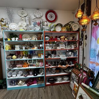 Atomic Kitty Keepsakes - Used, Vintage & Consignment Near Me - Chico, California Atomic Kitty Keepsakes - Used, Vintage & Consignment Near Me - Chico, California