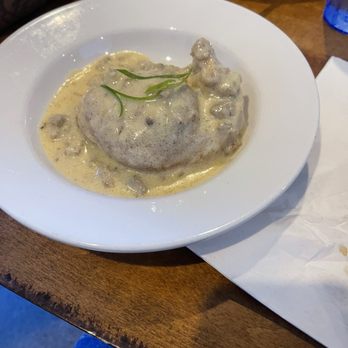 Slappy Cakes - Biscuits and gravy - Breakfast & Brunch Near Me - Lahaina, Hawaii