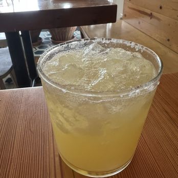 A Toda Madre - Margarita Tradicional - Tacos Near Me - Glen Ellyn, Illinois A Toda Madre - Margarita Tradicional - Tacos Near Me - Glen Ellyn, Illinois