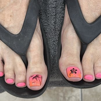 Palace Nail Lounge Gilbert - Hawaiian flower and palm tree w ombre polish - Nail Salons Near Me - Mesa, Arizona