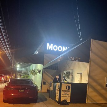Moonshadows - Amazing Valet parking my car ! - Seafood Near Me - Malibu, California Moonshadows - Amazing Valet parking my car ! - Seafood Near Me - Malibu, California