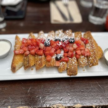 Blu Jam Cafe - Crunchy French Toast - Breakfast & Brunch Near Me - Los Angeles, California