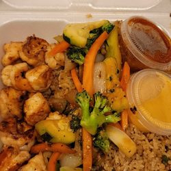 Los Hibachi - Shrimp entree with hibachi and yum yum sauce