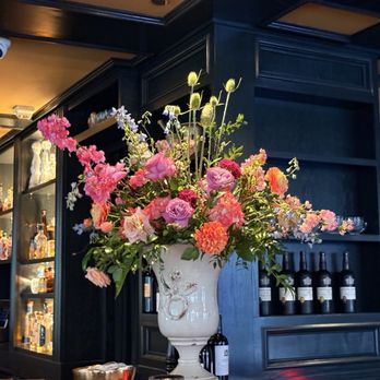 Bohanan's Prime Steak and Seafood - A gorgeous flower arrangement - Steakhouses Near Me - San Antonio, Texas Bohanan's Prime Steak and Seafood - A gorgeous flower arrangement - Steakhouses Near Me - San Antonio, Texas
