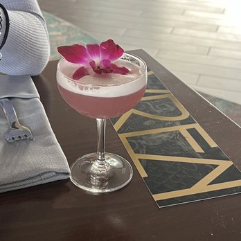 Wren - Singing in the rain - Cocktail Bars Near Me - Tysons, Virginia