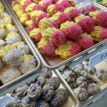 Natalie's Pastry & Cakes - Bakeries Near Me - Carrollton, Texas
