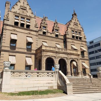 The Captain Frederick Pabst Mansion - Museums Near Me - Milwaukee, Wisconsin