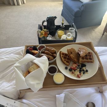 The Inn at Serenbe - Breakfast in bed - Bed & Breakfast Near Me - Chatt Hills, Georgia The Inn at Serenbe - Breakfast in bed - Bed & Breakfast Near Me - Chatt Hills, Georgia