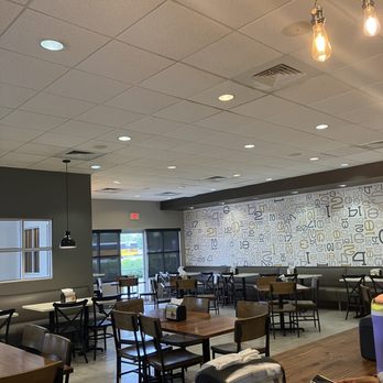 Burger 21 - Carrollwood - Waiting area - Burgers Near Me - Tampa, Florida