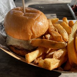 La Local - Hamburgesa de res.