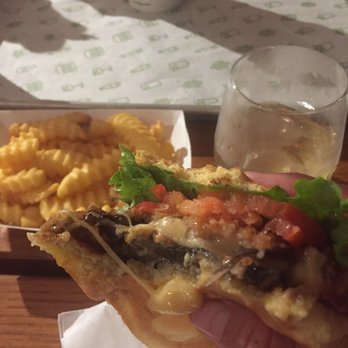 Shake Shack Darien - 'Shroom heaven - Burgers Near Me - Darien, Connecticut Shake Shack Darien - 'Shroom heaven - Burgers Near Me - Darien, Connecticut
