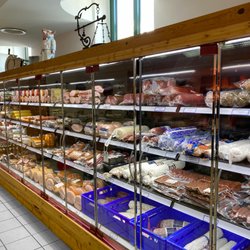 Marktstüberl Metzgerei Gaßner - Kühltheke im Ladengeschäft der Metzgerei Gaßner