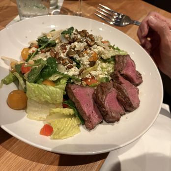 Seasons 52 - Tenderloin salad - excellent! - New American Near Me - Albuquerque, New Mexico