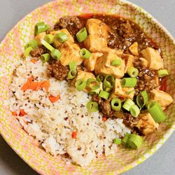 Nijiya Market - Mapo tofu made using Nijiya ingredients. From condiments to meat, tofu, and rice.