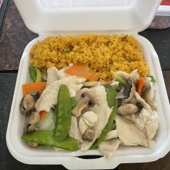 China Park - Moo Goo Gai Pan lunch combo with not so fried rice and tasty sauce - Chinese Near Me - Winter Haven, Florida