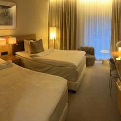 Courtyard by Marriott Stockholm Kungsholmen - Mein Deluxe Zimmer verfügt über 2 breite Betten