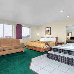 Super 8 by Wyndham Trinidad - 1 King BedWhirlpool Suite