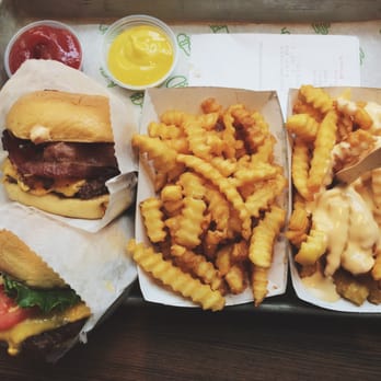 Shake Shack River North - Burgers Near Me - Chicago, Illinois Shake Shack River North - Burgers Near Me - Chicago, Illinois