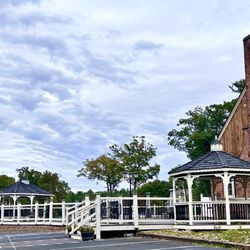 Brass Rail Meeting House - Outdoor seating