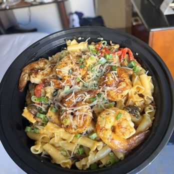 Daily Grill - Spicy shrimp & chicken pasta - American Near Me - Burbank, California Daily Grill - Spicy shrimp & chicken pasta - American Near Me - Burbank, California