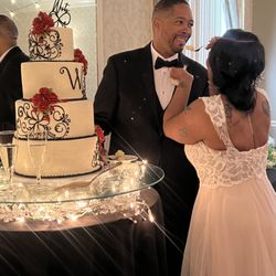 Lazaretto Ballroom - Feeding the groom cake