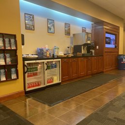 Free sodas, cookies, chips, coffee, and water. Clean, and comfy environment until we board our train