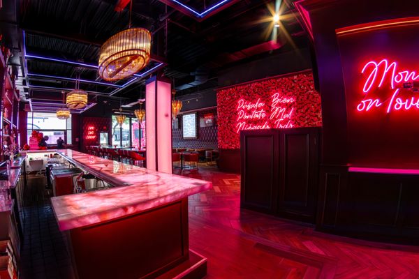 Gigi's Bar & Lounge by null