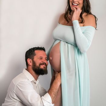 Cheri Bradshaw Portrait - Maternity - Session Photography Near Me