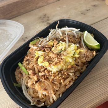 Thai Lom Cuisine - Pad Thai with chicken - Thai Near Me - Cincinnati, Ohio Thai Lom Cuisine - Pad Thai with chicken - Thai Near Me - Cincinnati, Ohio