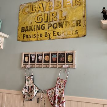 Magnolia Bakery - Decor - Bakeries Near Me - Chicago, Illinois Magnolia Bakery - Decor - Bakeries Near Me - Chicago, Illinois
