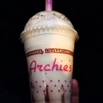 Archie's - City Slickers - Reeces Peanut Butter Cups, Chocolate Sauce, Cadbury's Flake topped with whipped cream - Fast Food Near Me - Manchester, XGM