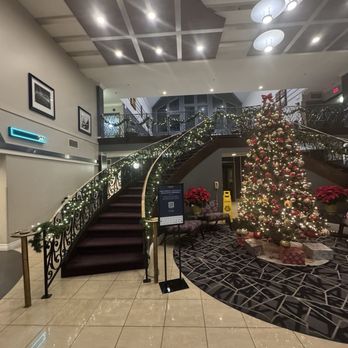 La Quinta by Wyndham Dublin - Pleasanton - Front desk area decorations, breakfast upstairs - Hotels Near Me - Dublin, California