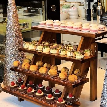 Shoreside Bakery - Dessert display at catering event - Bakeries Near Me - San Diego, California Shoreside Bakery - Dessert display at catering event - Bakeries Near Me - San Diego, California