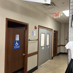 Handicapped fitting room