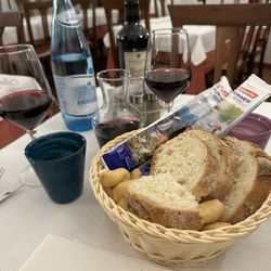 Cellini - Bread and rosso della casa