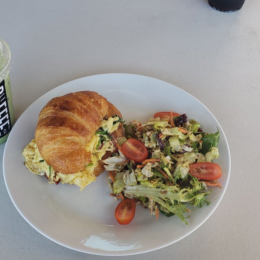 Le Coffee Shop - Pistachio matcha tea latte and custom breakfast sandwich with side salad - Breakfast & Brunch Near Me - Temecula, California