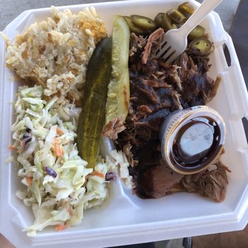 Lonnie Q's BBQ - Pulled pork, coleslaw, cheesy potatoes - Barbeque Near Me - Topeka, Kansas Lonnie Q's BBQ - Pulled pork, coleslaw, cheesy potatoes - Barbeque Near Me - Topeka, Kansas