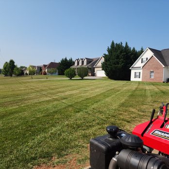 Noah's Landscapes & Services - Double cut grass - Landscaping Near Me - Kodak, Tennessee Noah's Landscapes & Services - Double cut grass - Landscaping Near Me - Kodak, Tennessee