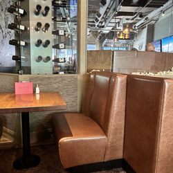 Sammy J's Grill & Bar - Dining section