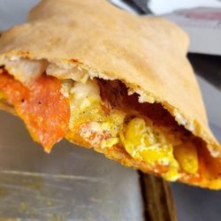 Chubby's pizzeria - Pepperoni and banana pepper chubberoni