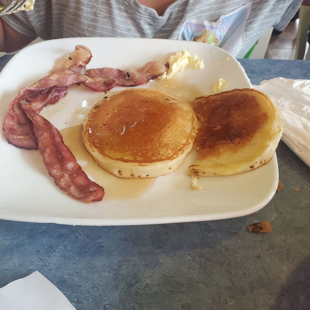 La Cocina del Fat - Pancakes con tocino para niños - Mexican Near Me - Ensenada, BCN La Cocina del Fat - Pancakes con tocino para niños - Mexican Near Me - Ensenada, BCN