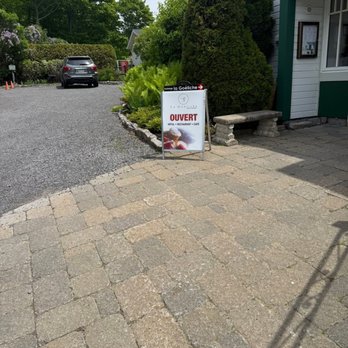 La Goéliche - Entrance - Hotels Near Me - Sainte-Pétronille, Quebec