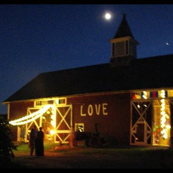 Whaleback Vineyard - a barn decorated for christmas - Wineries Near Me - Poultney, Vermont Whaleback Vineyard - a barn decorated for christmas - Wineries Near Me - Poultney, Vermont