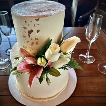 The Sweet Shoppe - Wedding Cake (Family Secret Vanilla) - Desserts Near Me - Blue Ridge, Georgia The Sweet Shoppe - Wedding Cake (Family Secret Vanilla) - Desserts Near Me - Blue Ridge, Georgia