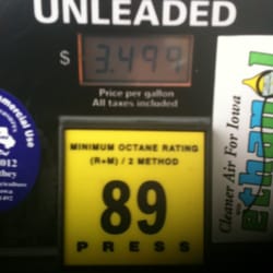 Hy-Vee Fast & Fresh - Cheap gas, in Iowa!
