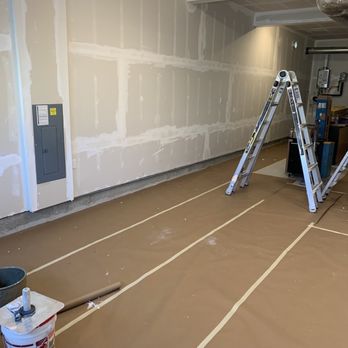 Honeycomb Construction - Garage before 2 - Painters Near Me - Renton, Washington