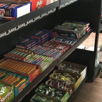 Van Nuys Market - shelves of candy and candy bars - Convenience Stores Near Me - Los Angeles, California Van Nuys Market - shelves of candy and candy bars - Convenience Stores Near Me - Los Angeles, California