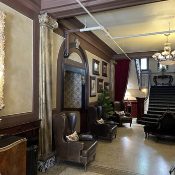 MarQueen Hotel - Lobby seating - Hotels Near Me - Seattle, Washington MarQueen Hotel - Lobby seating - Hotels Near Me - Seattle, Washington