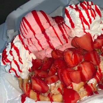 Funnel Fun - Strawberry lover - Desserts Near Me - Wilmington, California